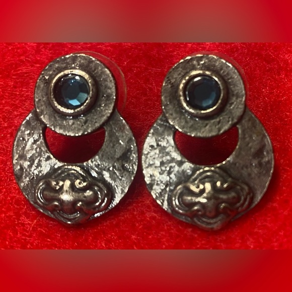 Earrings Pewter Tone w/Blue Stone Pierced New Hammered Finish Vintage - Picture 1 of 4